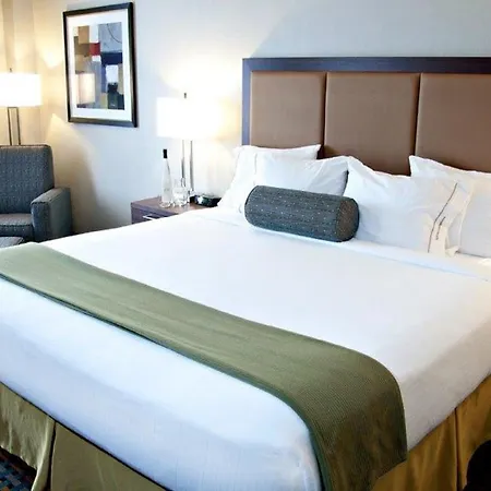 Holiday Inn Express Pembroke By Ihg Exterior photo