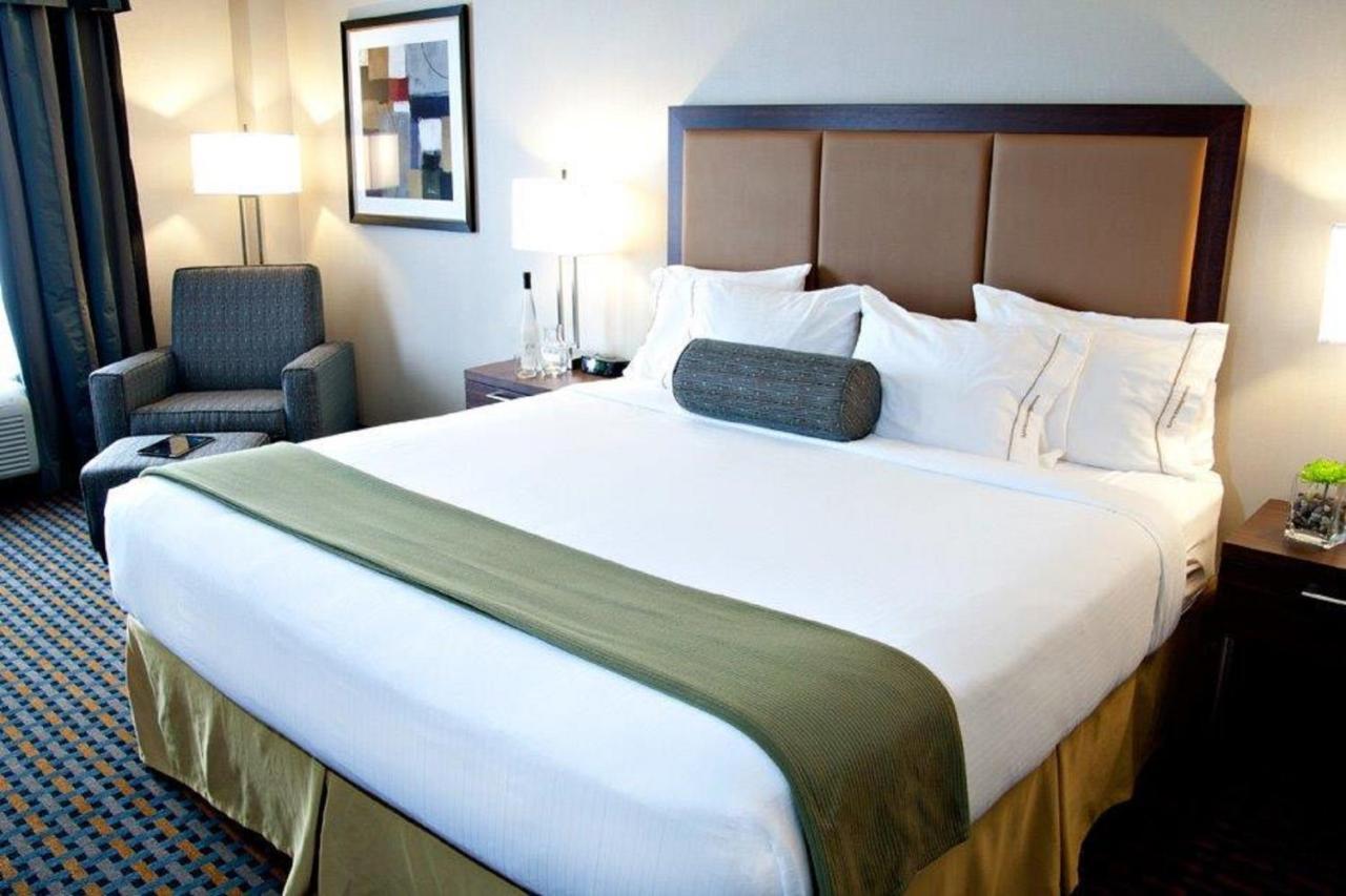 Express By Ihg Pembroke