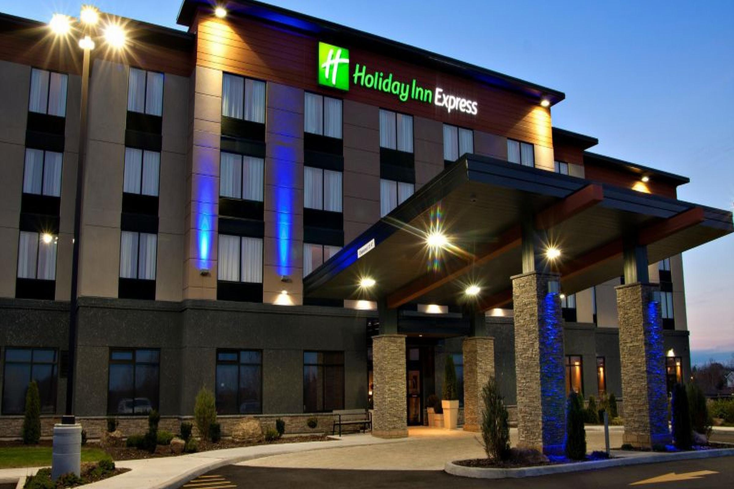 Hotel Express By Ihg Pembroke